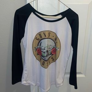 Women’s Black long sleeve Guns N’ Roses graphic tee- only worn once!